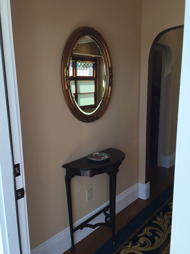 Building Photo - 225 W Angela St