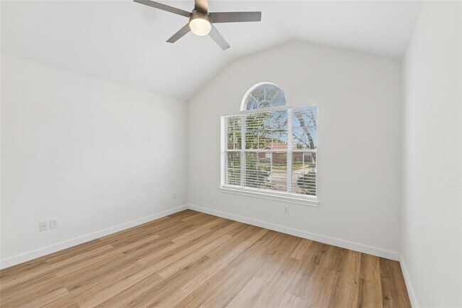 Building Photo - 1506 Cosmos Way