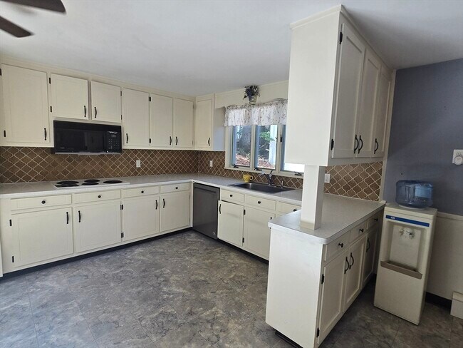 Building Photo - 85 Lynde St