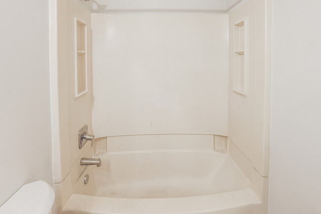 Building Photo - Beautiful 3 Bedroom Home with 2.5 Bathrooms