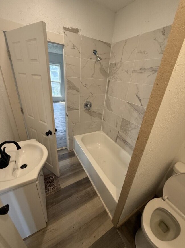 Building Photo - 803 5th Ave