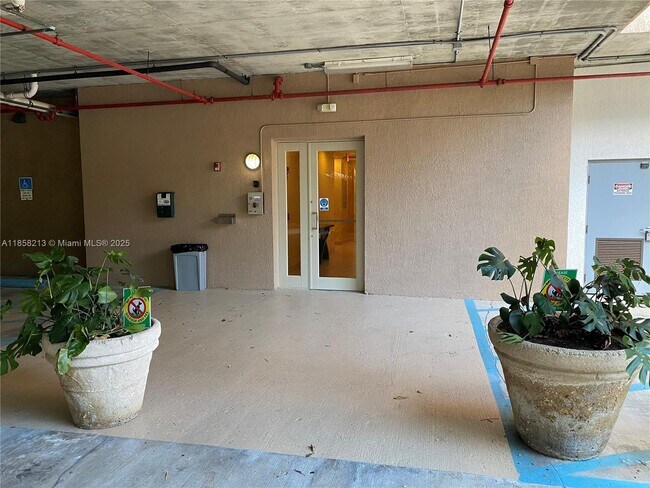 Building Photo - 2630 SW 28th St