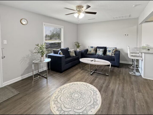 Building Photo - 1715 Crestridge Dr