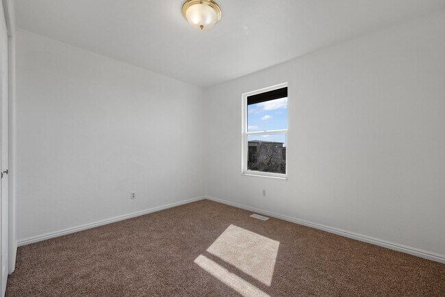 Building Photo - 8566-8568-8568 Wasatch Blvd