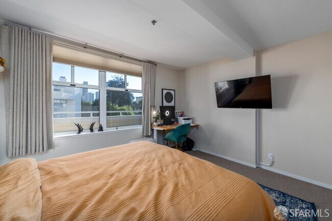 Building Photo - 2075 Sutter St