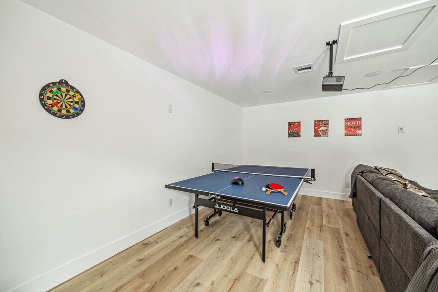 Building Photo - 5631 Cerritos Dr