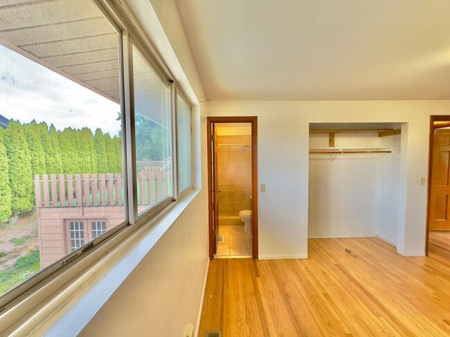 Building Photo - 2,510 Sq Ft | 5 Bedroom · 3 Bathroom – W/D, Terrace, Garage & Extra Space