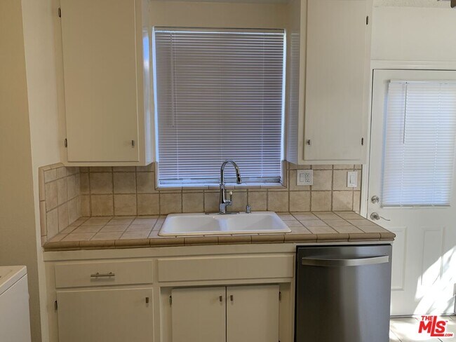 Building Photo - 20514 Catalina St