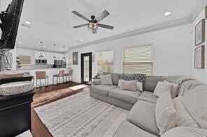 Building Photo - 907 Frio St