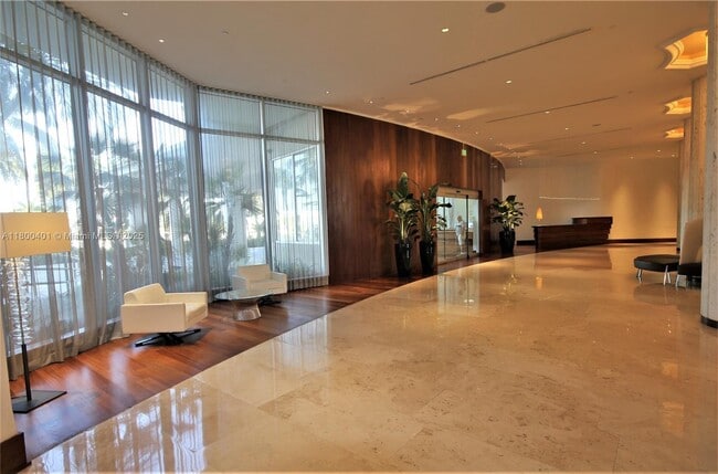 Building Photo - 5161 Collins Ave