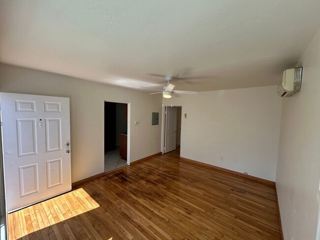 Building Photo - Updated Cottage in Banker's Hill