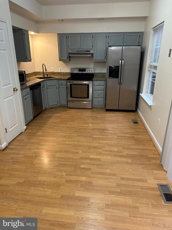 Building Photo - 11130 Hollowbrook Rd