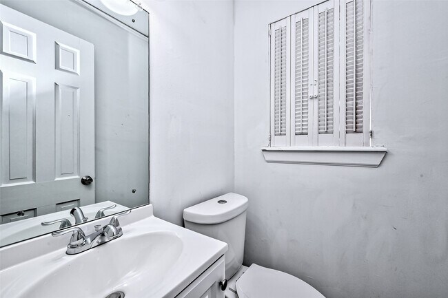 Building Photo - 5319 S Braeswood Blvd