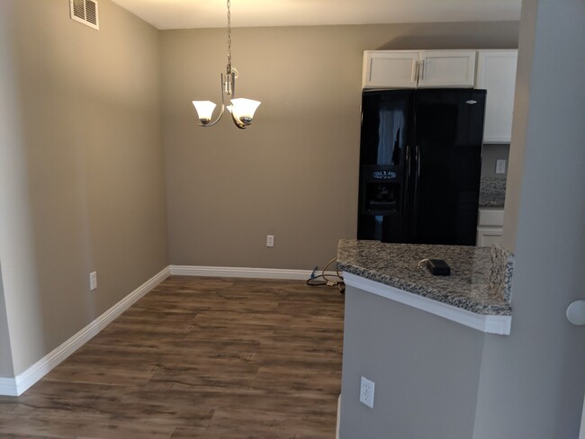 Building Photo - 2 BED 2 BATH FIRST FLOOR CONDO!!