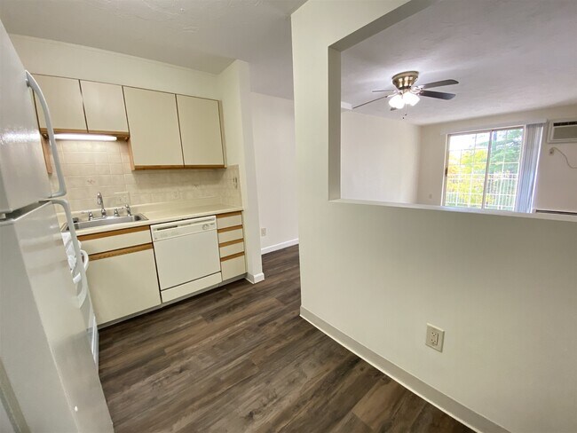Building Photo - 385 Huse Rd