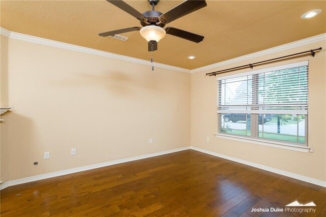Building Photo - 2657 N Valencia Ave