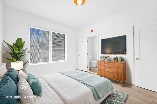 Building Photo - 641 10th St