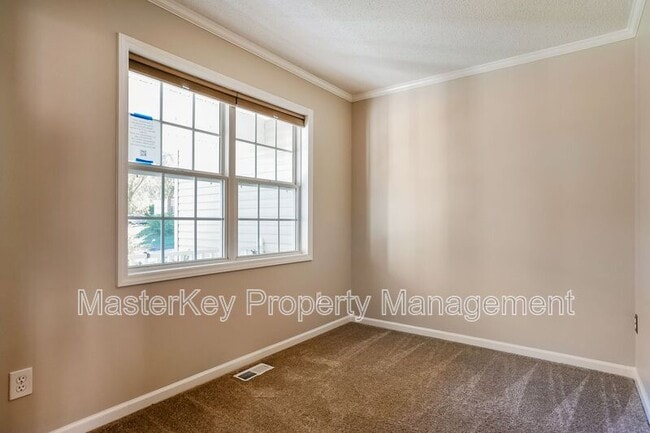 Building Photo - 105 Grandtree Ct