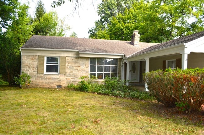 Primary Photo - Charming 2-Bedroom Home in Fairview Park