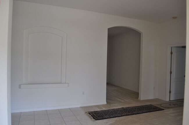 Building Photo - Lovely home in Pine Lakes