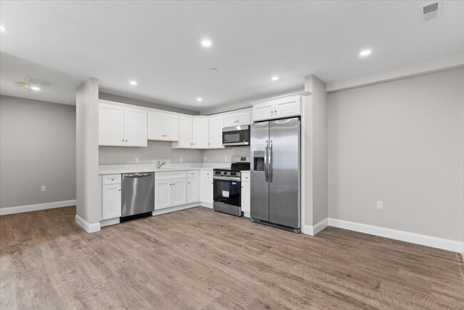 Building Photo - 202 Central St