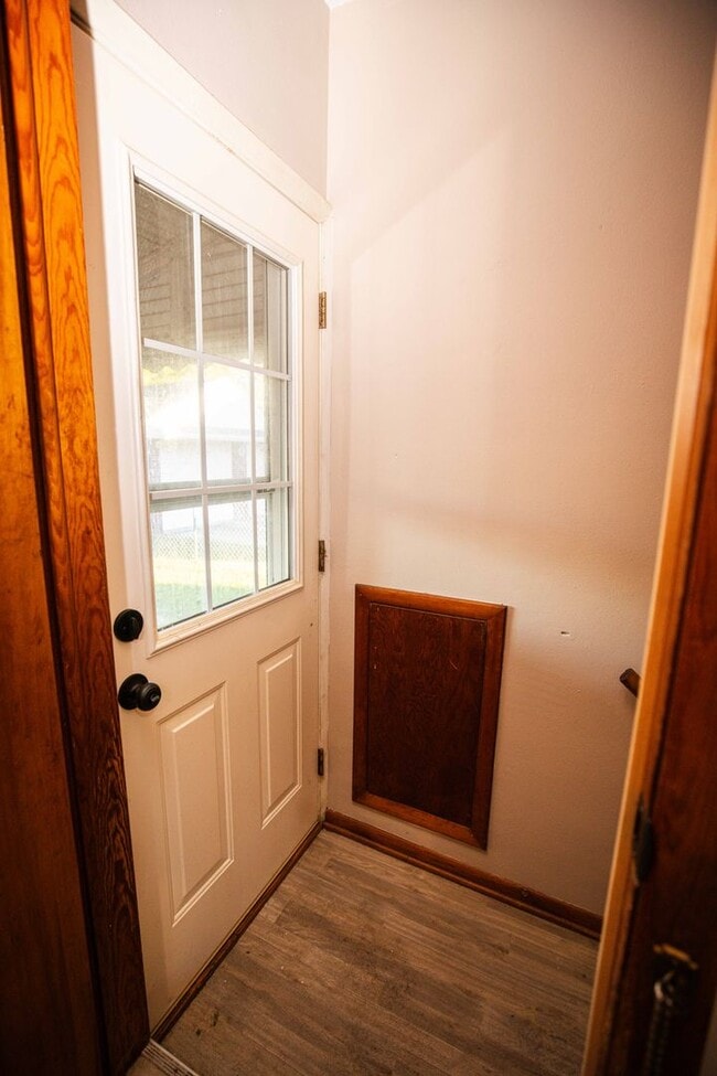 Building Photo - Beautifully remodeled two bedroom home for rent. Central A/C, updated kitchen an bathroom, new fl...