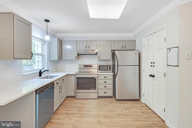 Building Photo - 1832 Tiger Lily Cir