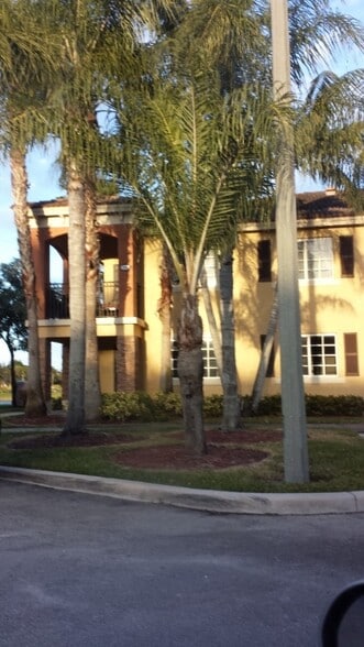 Primary Photo - 1005 NE 34th Ave