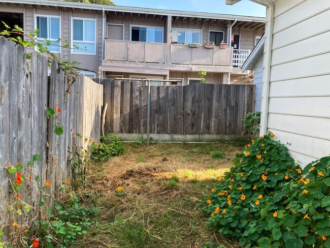 Building Photo - Pet-friendly home with a detached garage!