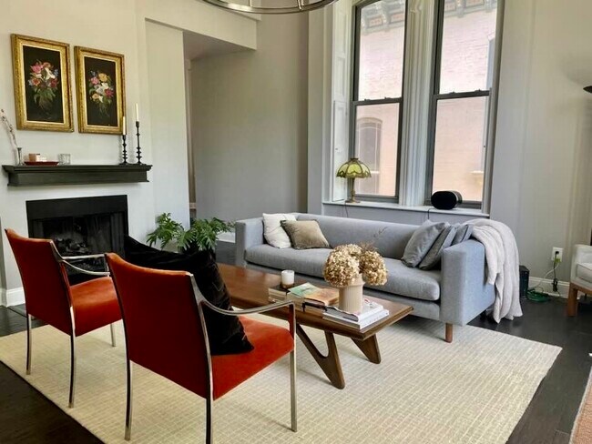 Living room - 2051 Park Ave