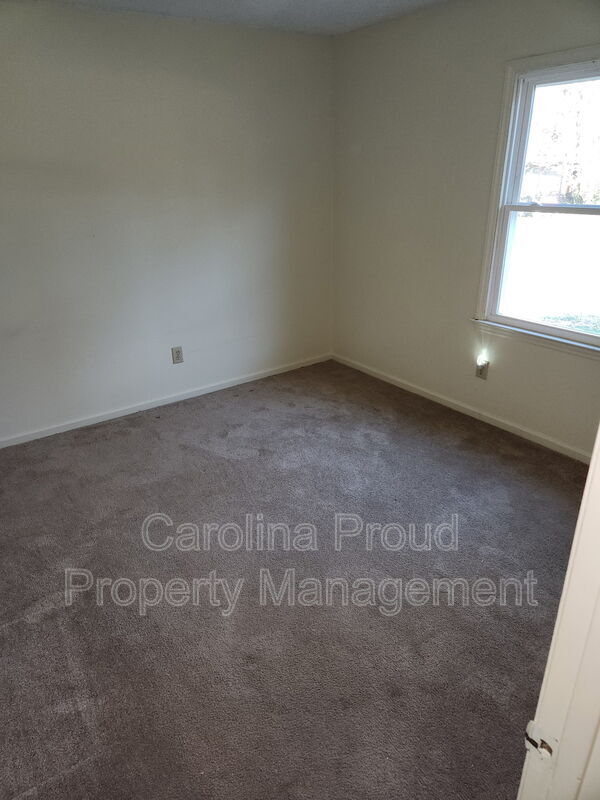 Building Photo - 477 Huntingridge Rd