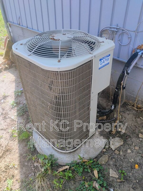 Building Photo - 6021 N Topping Ave