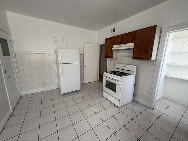 Building Photo - 5333 W Fullerton Ave