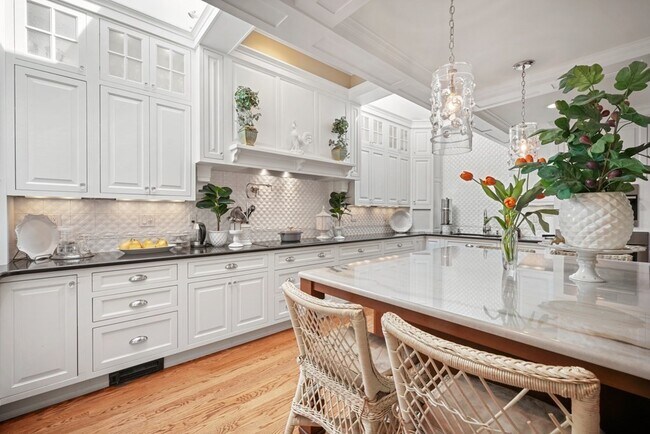 Building Photo - 95 Beacon St