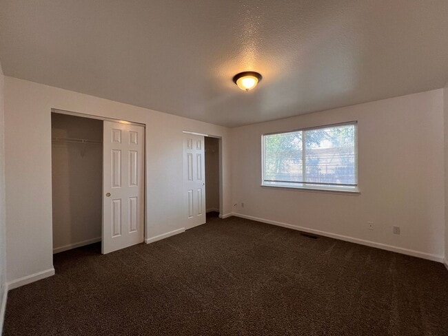 Building Photo - 3 Bedroom 2 Bath Home in Fernley