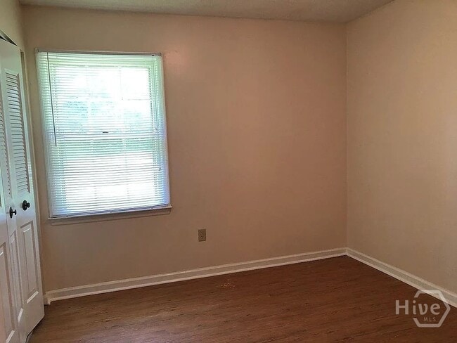 Building Photo - 370 Jockey Club Dr