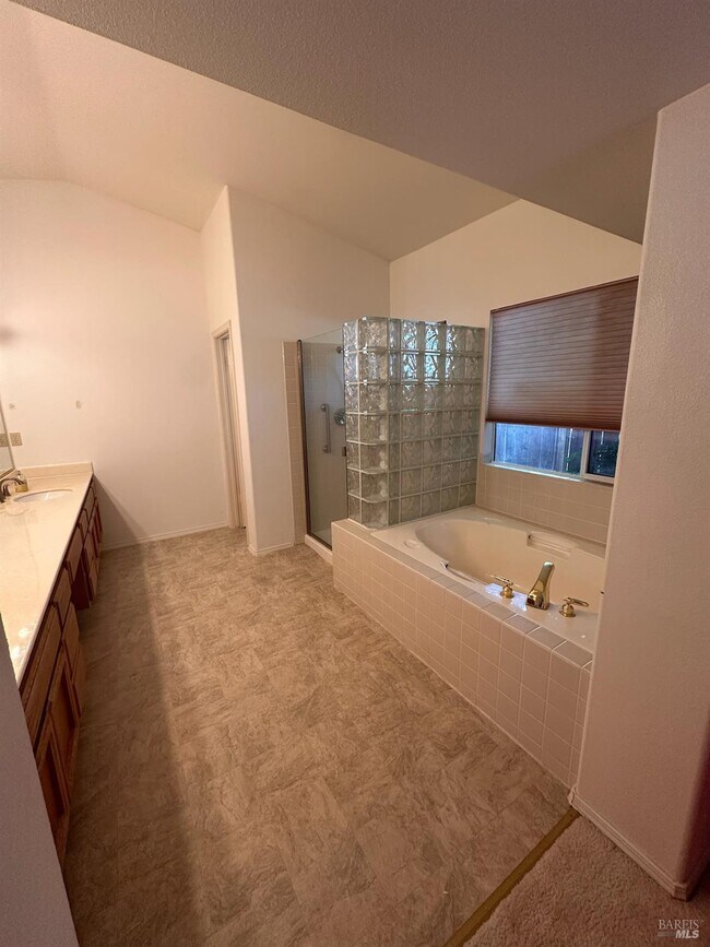 Building Photo - 101 Fox Hollow Cir
