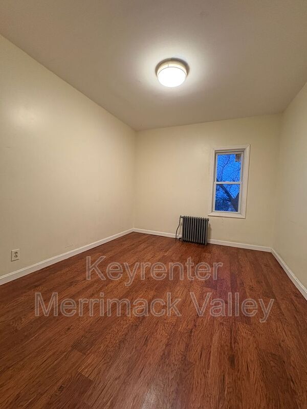 Building Photo - 58 Temple St