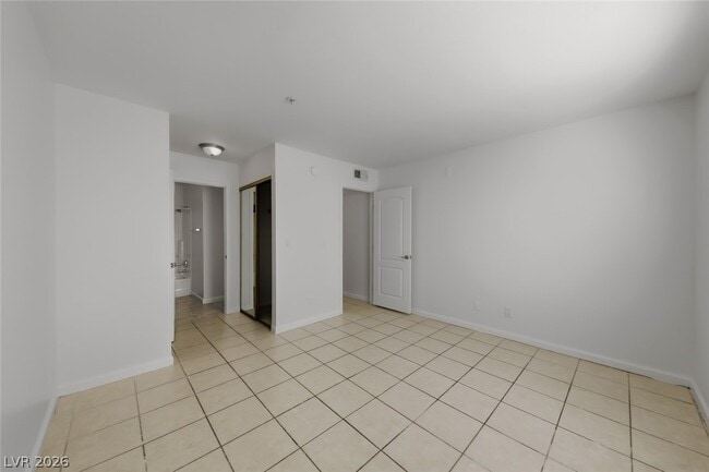 Building Photo - 2101 Blue Breeze Dr