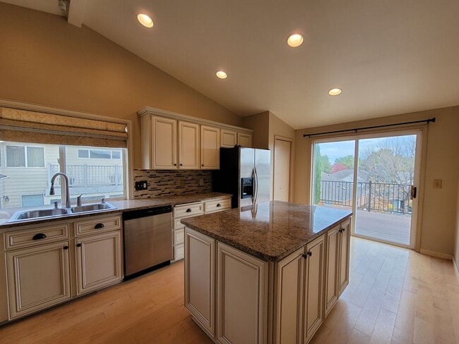 Building Photo - Horn Rapids Home with Bonus Room, Deck, an...