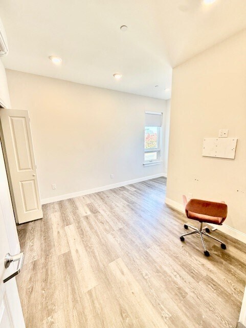 Building Photo - 5 Fremont St