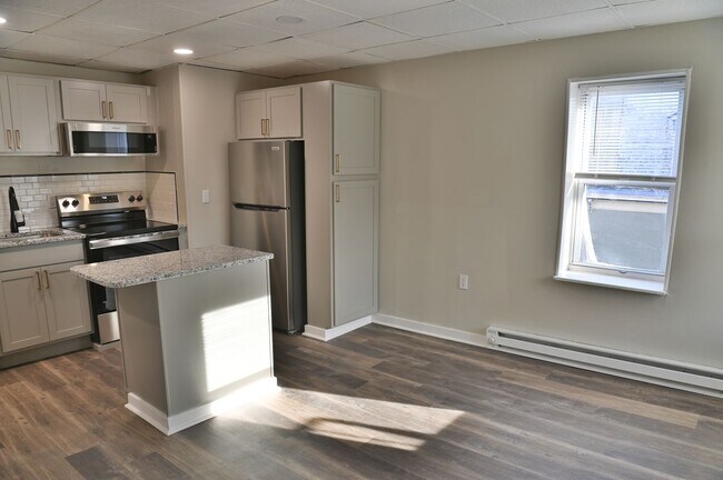 Building Photo - 215 Reily St
