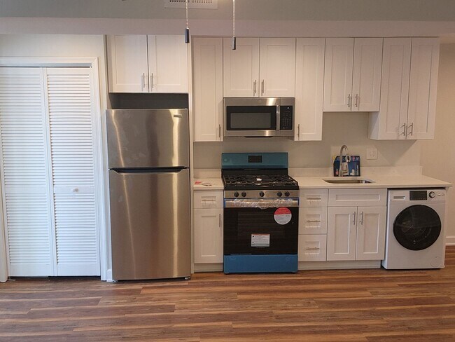 Building Photo - 1809 Maryland Ave NE