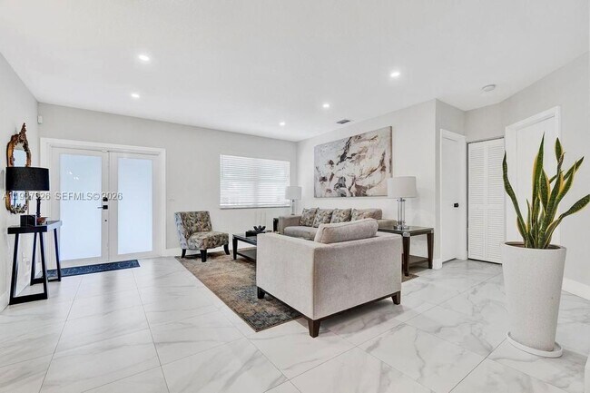 Building Photo - 6470 SW 27th St