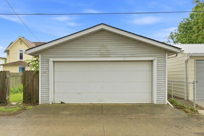 Building Photo - 2688 Bellwood Ave