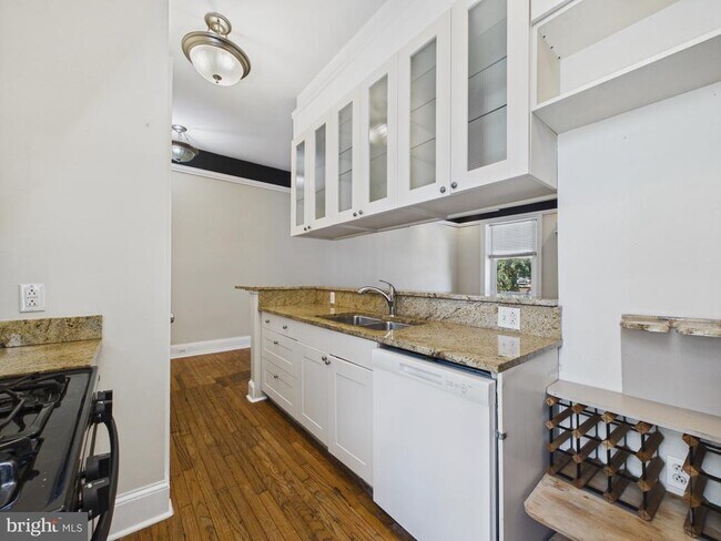 Building Photo - 2220 Delancey St