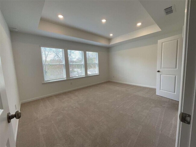 Building Photo - 5716 Schelton Pl