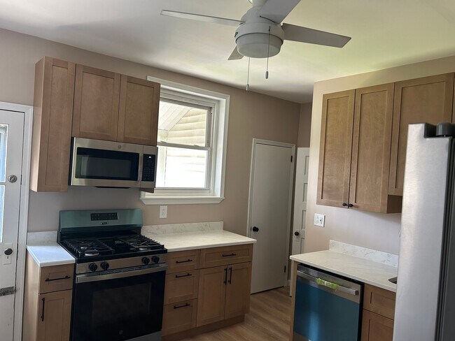 Building Photo - 422 Martin St