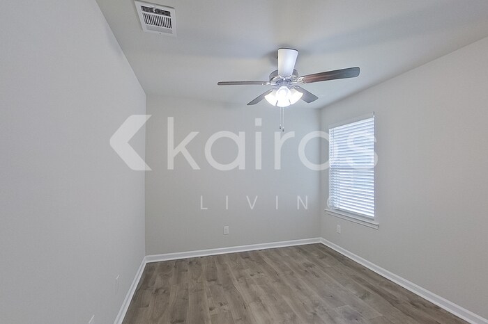Building Photo - 405 Mango Dr