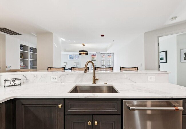 Building Photo - Georgetown Style with Garage PARKING